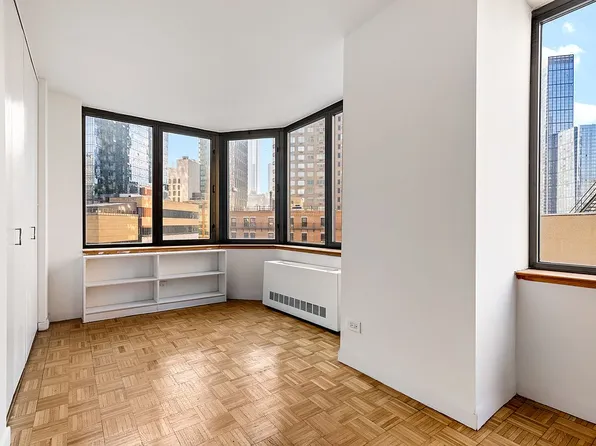 500 W 43rd St APT 6B, New York, NY 10036