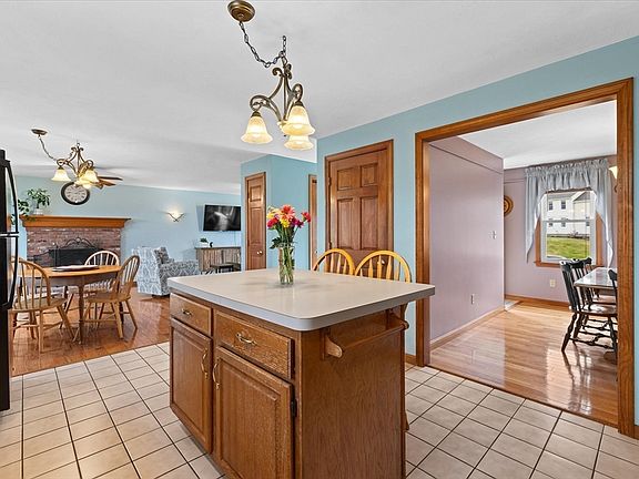 5th image of 18 Prouty Ln
