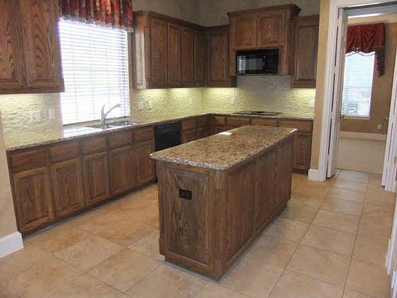 5th image of 1008 Woodhaven Dr