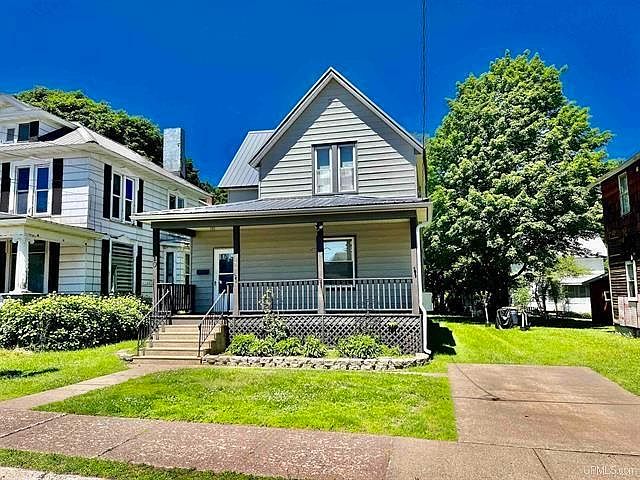 1st image of 110 W Pewabic St
