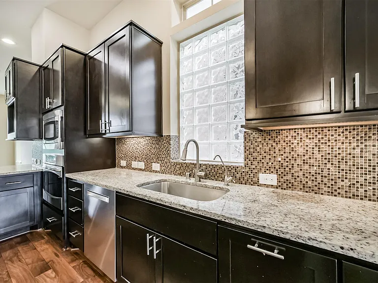 5425A Hidalgo St — Photo 14