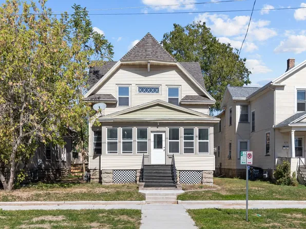 418 Waugoo Ave, Oshkosh, WI 54901