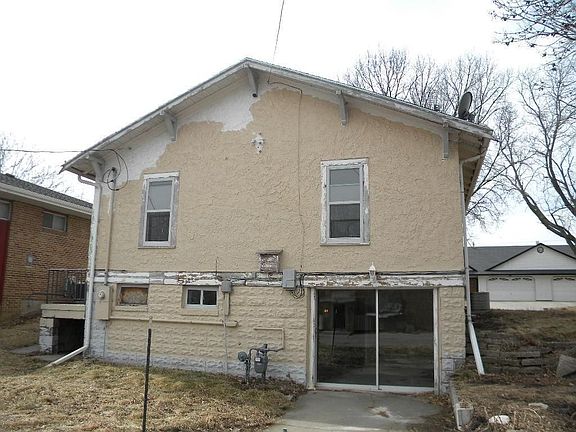 2nd image of 103 N Chestnut St