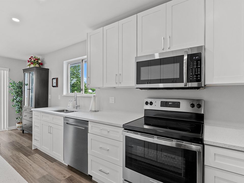 1st image of 6320 48a Ave #2