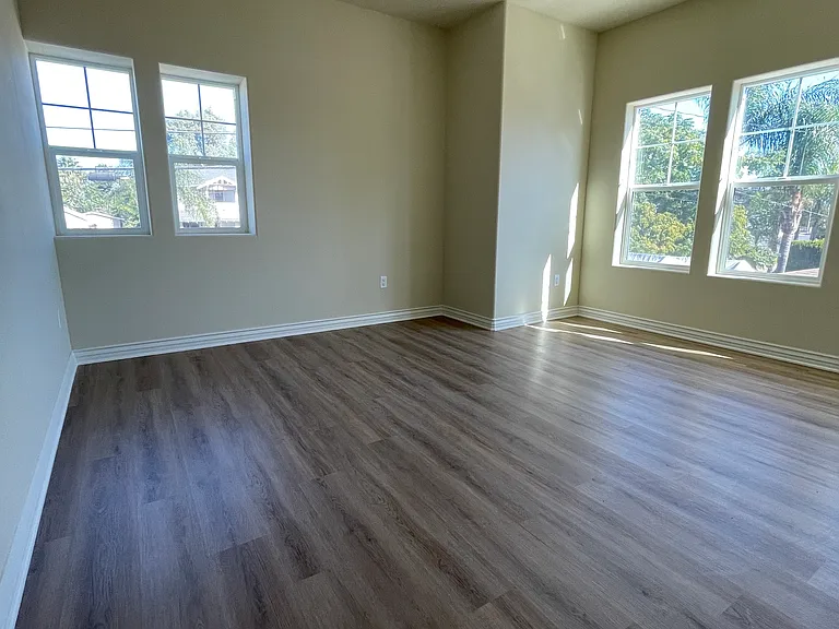 632 E Grand Ave — Photo 10