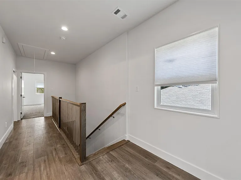 1220 E 9th St — Photo 21