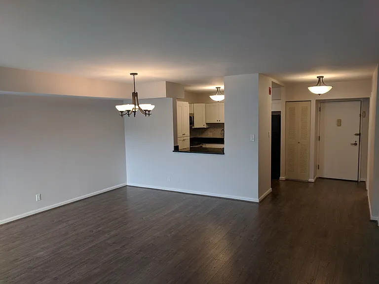 3800 Powell Ln #403 — Photo 6