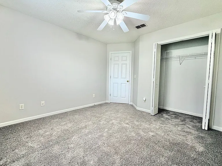 1130 Montclair Dr — Photo 25