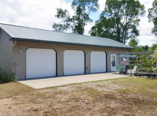 8405 Valley Rd NW, Rapid City, MI 49676