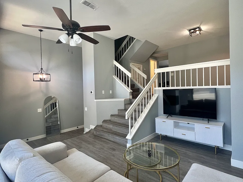 24 Rock Cliff Pl