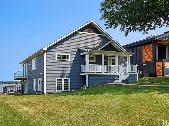 3rd image of 42813 N Woodbine Ave