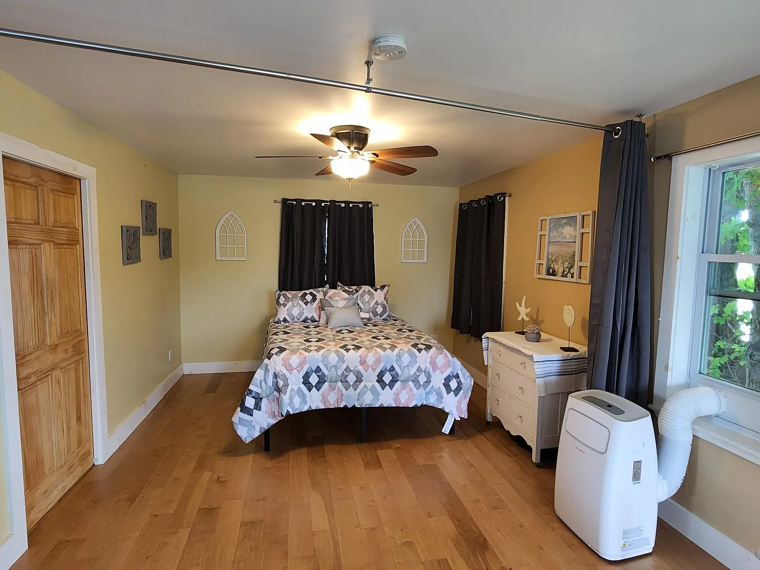 102 E Main St — Photo 4