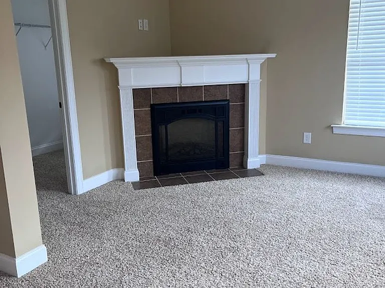 415 Fernhurst Ln — Photo 11