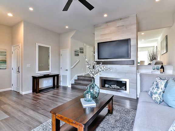 4th image of 1049 Helen Ave