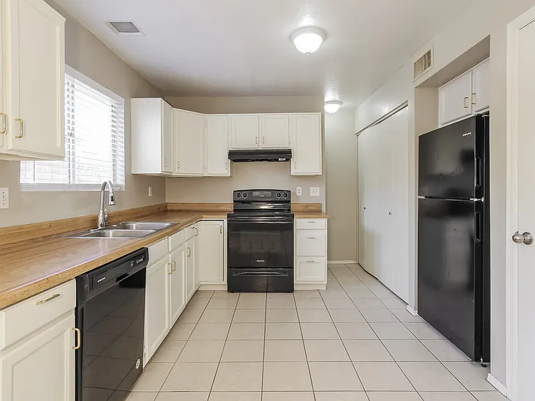 630 E Jensen St #114 — Photo 7