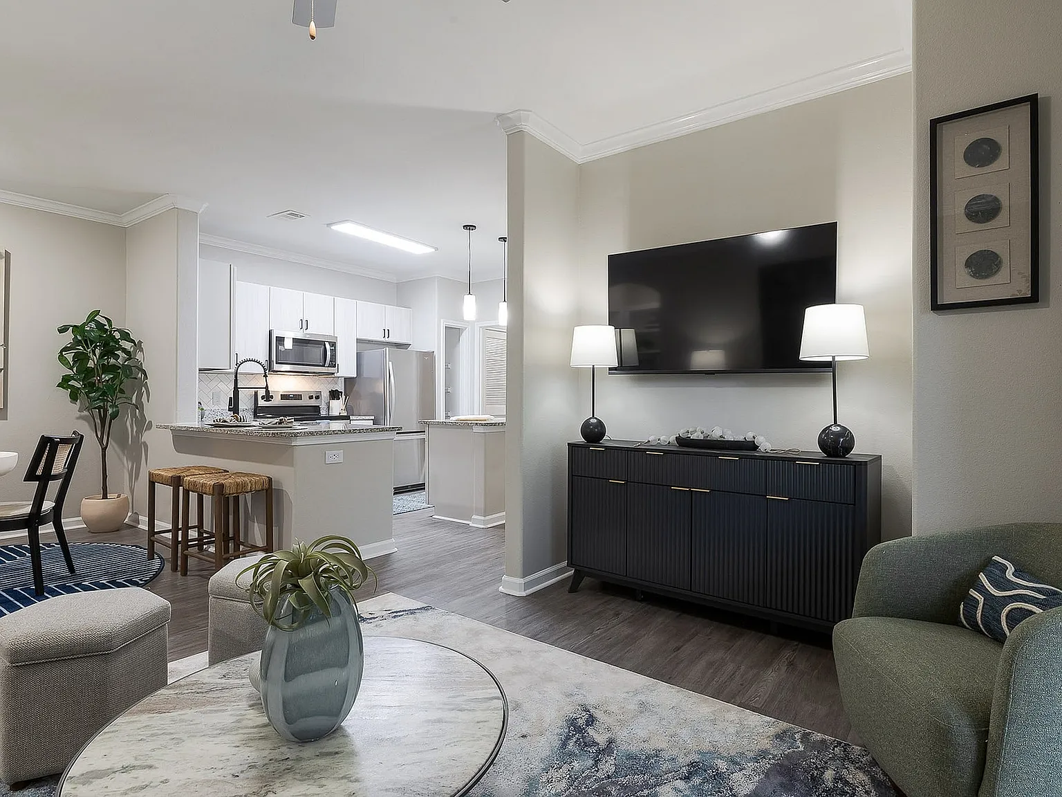 The Shores Apartments — Photo 4