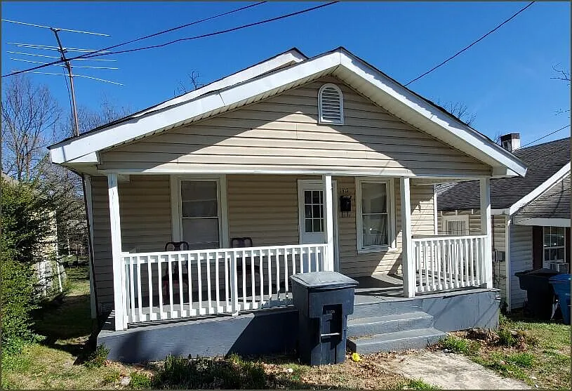 1315 Essex Ave NW photo 1