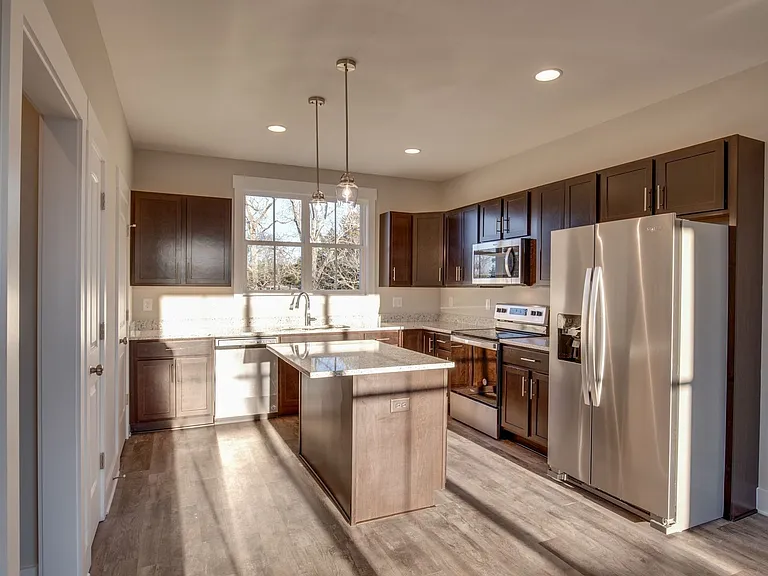405 Harper Lndg — Photo 6