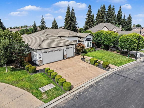 3rd image of 1546 Terracina Cir