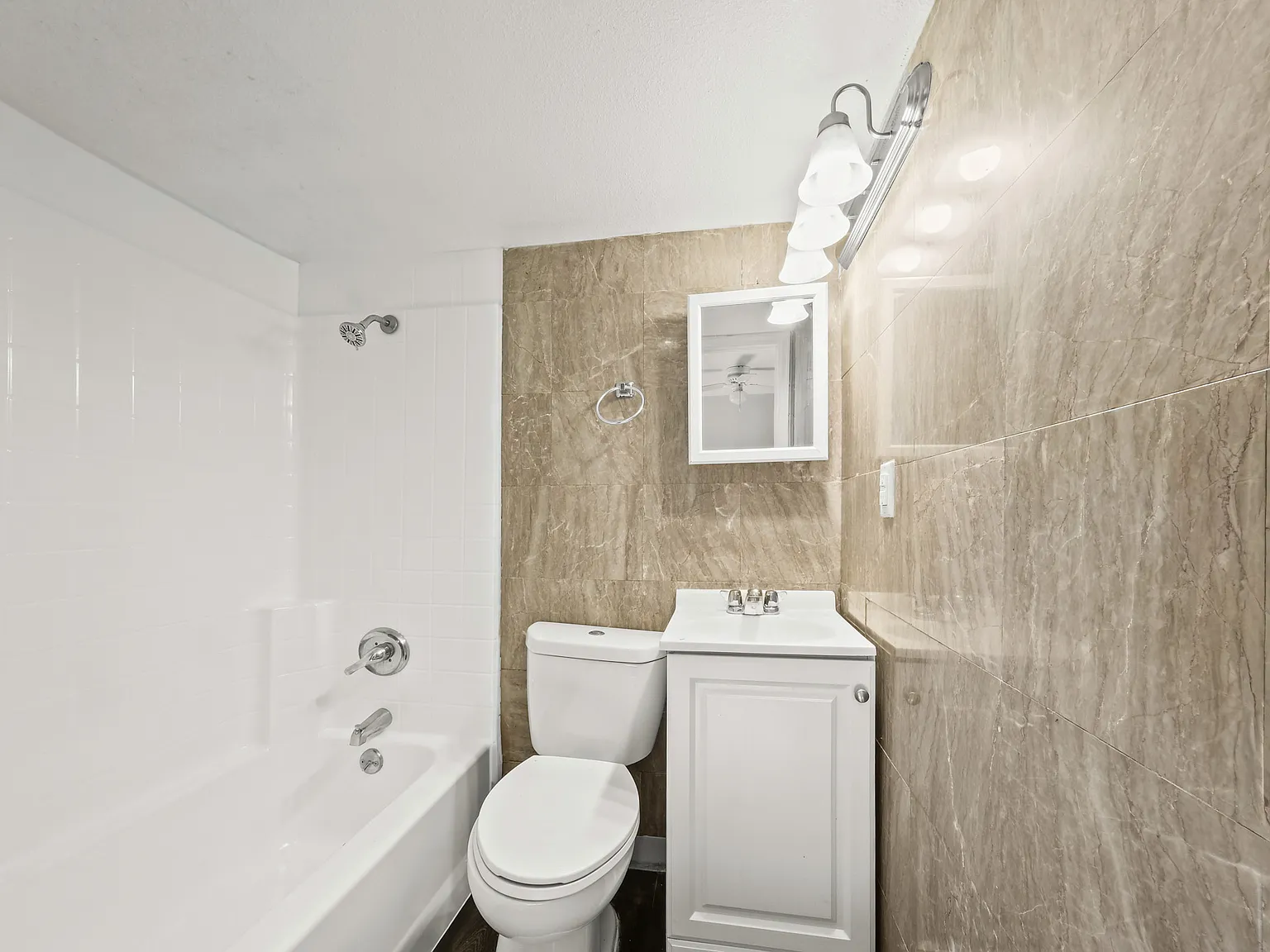 Montego Apartments — Photo 3