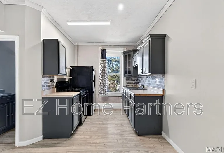 3005 S Compton Ave — Photo 12