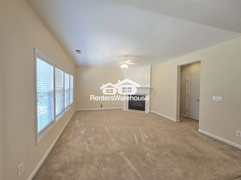 2761 Autumn View Dr — Photo 6