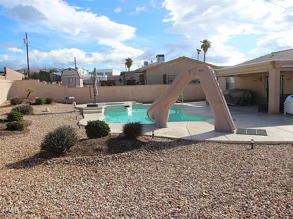 4th image of 2195 Sahara Dr