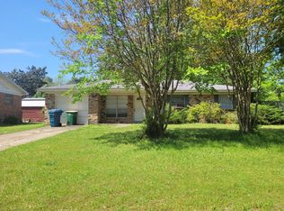 4 Woodbine Ct, Little Rock, AR 72209