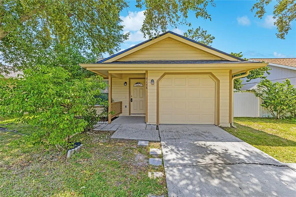 3 bed, 2.0 bath, 1086 sqft, $2,200 — Photo 1