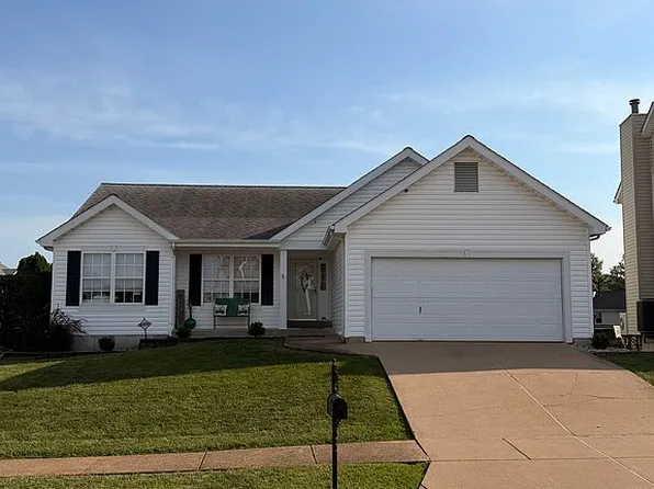 1002 Seasons View Dr, Fenton, MO 63026
