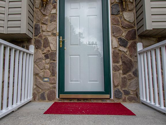 4th image of 1220 Foxhill Dr
