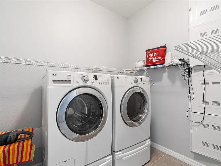 1092 Pipestone Pl — Photo 15