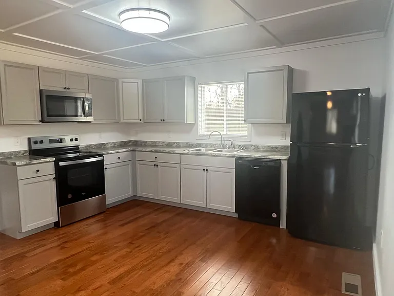 525 Fletcher St — Photo 3