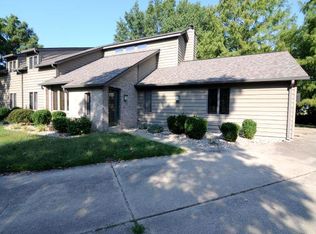 22 Ginger Lake Dr W, Glen Carbon, IL 62034