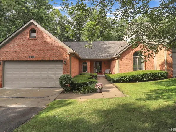 860 Woodridge Hills Dr #95, Brighton, MI 48116