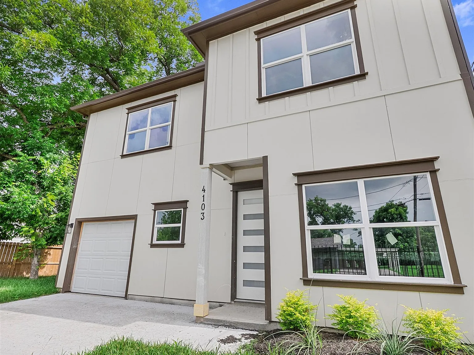 3 bed, 2.5 bath, 1372 sqft, $1,995 — Photo 2
