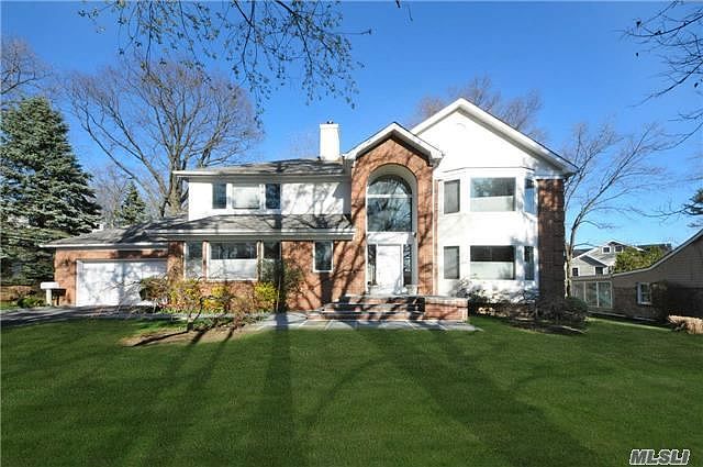 1st image of 39 Hawthorne Ln