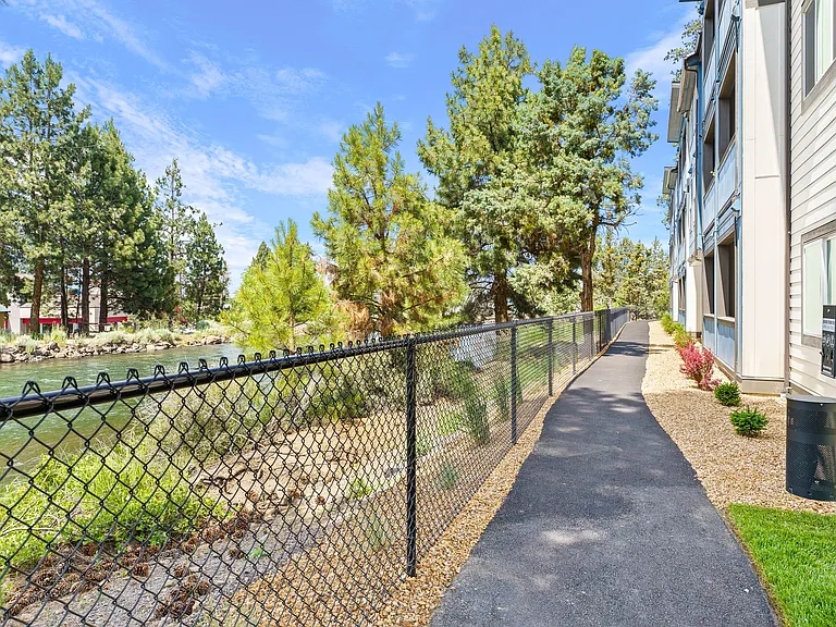 Bridgewater Apartments — Photo 30