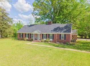 979 E Poplar Ave, Selmer, TN 38375