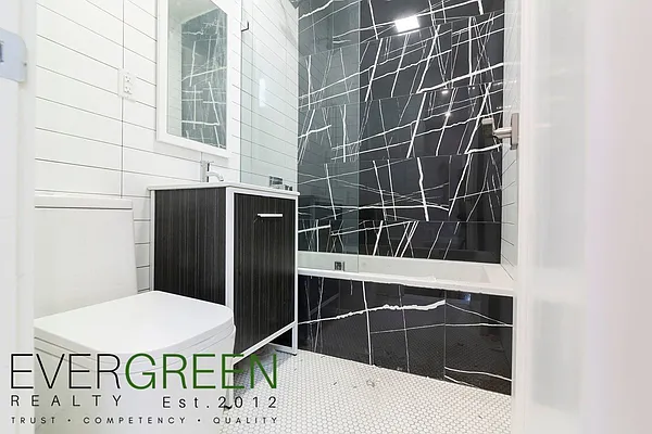 Rented by Evergreen Apartments BK | media 10