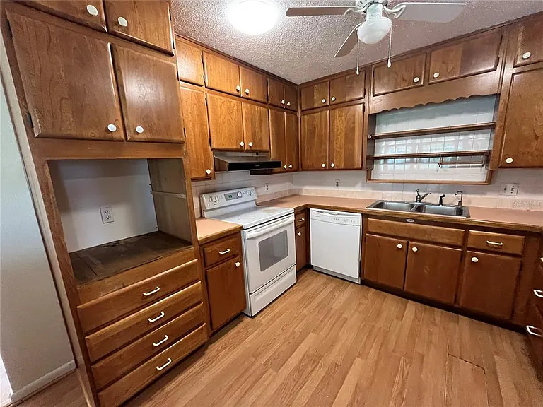 1145 S Lake Reedy Blvd — Photo 6