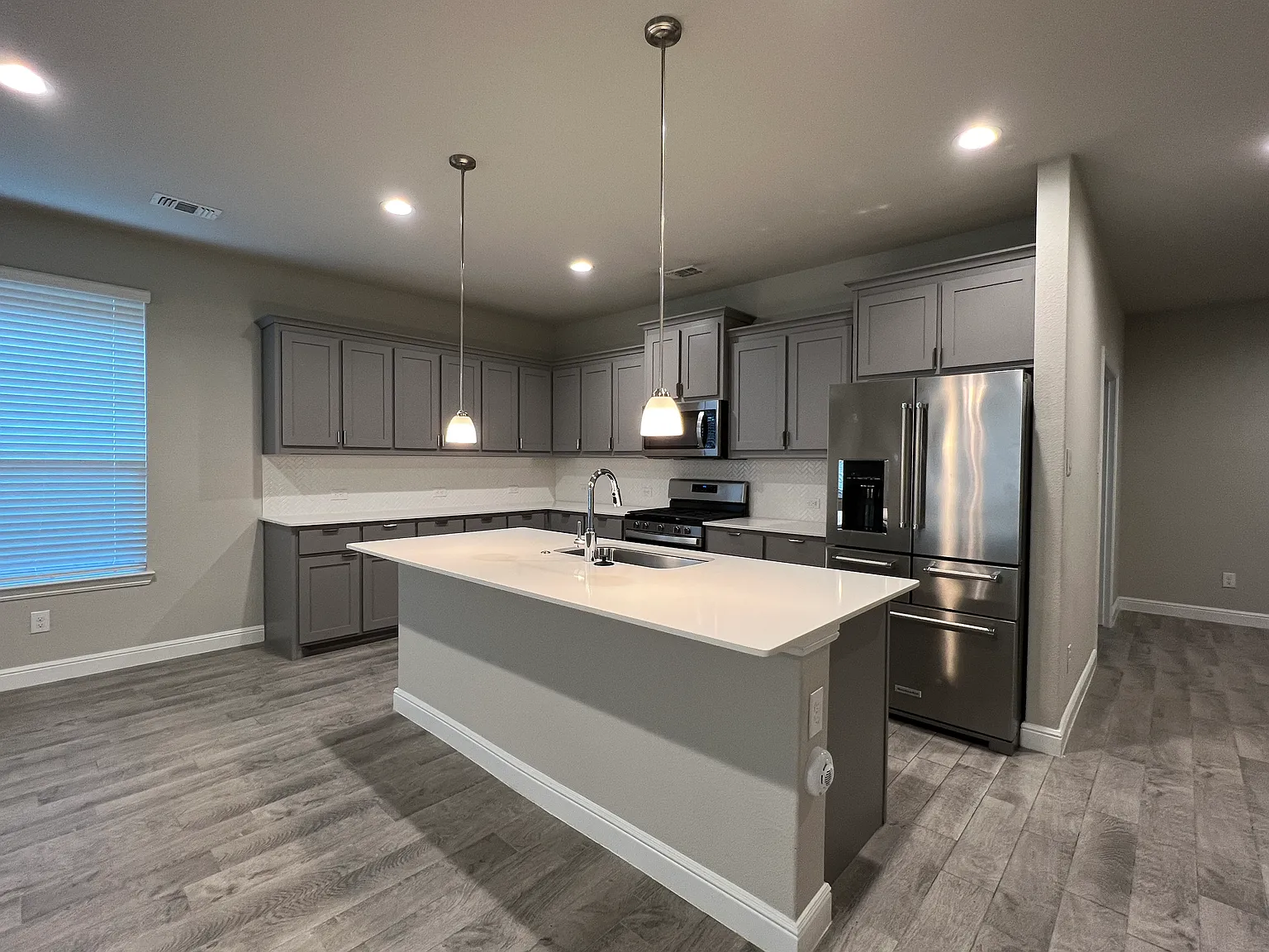 4 bed, 2205 sqft, $2,650 — Photo 4