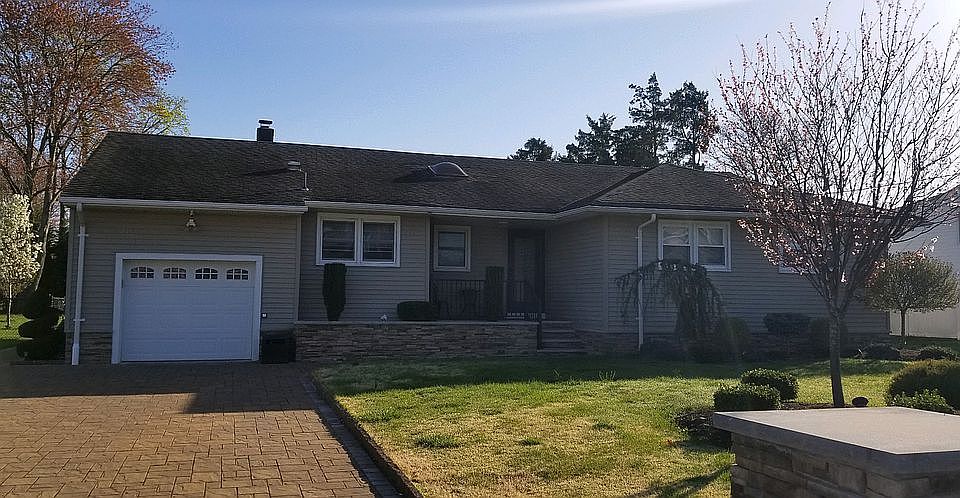 2nd image of 5 Charles Dr