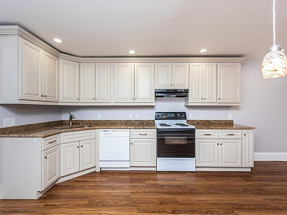 3rd image of 215 20th Ave NE #1