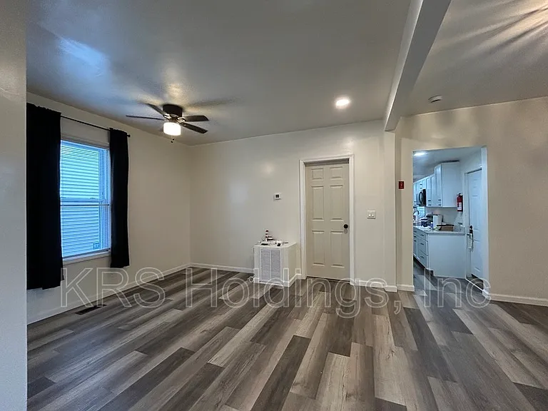 1112 Hoover Ave — Photo 2