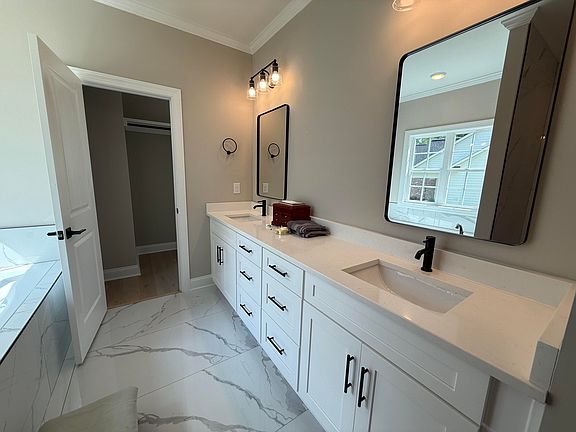 3rd image of 5015 Charnwood Forest Cir