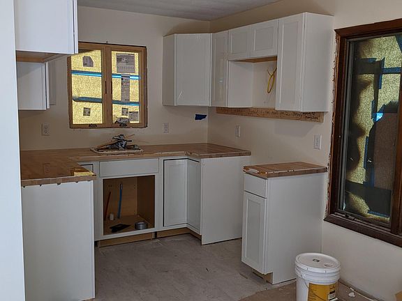 3rd image of 31 Pinecrest Ln