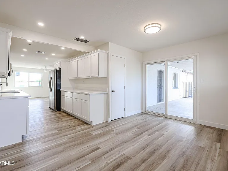 4352 E Grovers Ave — Photo 4
