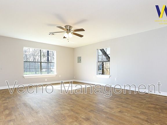 5th image of 251 Cooper St Unit 1