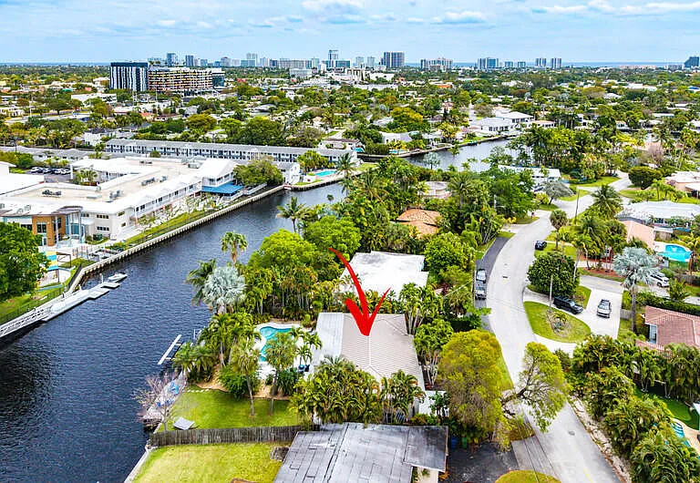 1733 Coral Gardens Dr — Photo 2